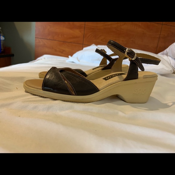Sandals - Picture 5 of 9